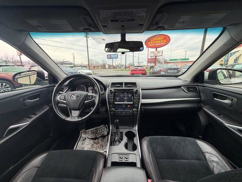 Used 2017 Toyota Camry XSE w/ Moonroof Package image 13