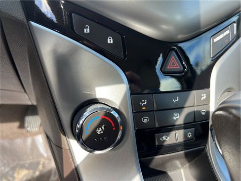 Used 2014 Chevrolet Cruze Diesel w/ Enhanced Safety Package image 15