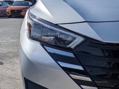 Used 2025 Nissan Versa SV image 9