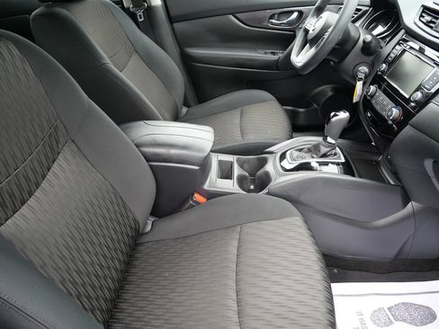 Used 2018 Nissan Rogue S AWD/4WD image 18