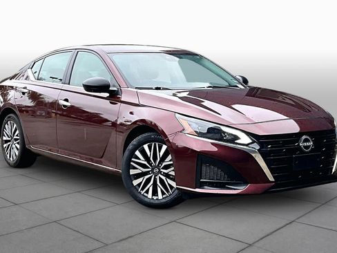Certified 2025 Nissan Altima 2.5 SV FWD image 3