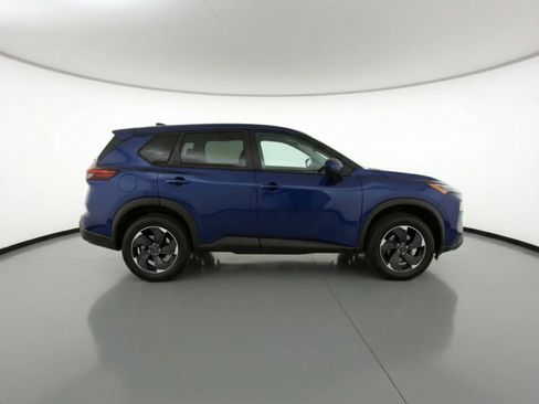 Used 2025 Nissan Rogue SV image 11