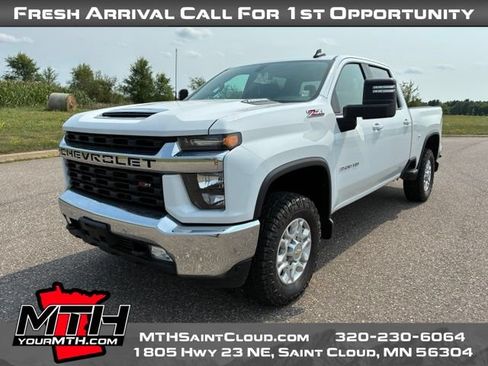 Used 2023 Chevrolet Silverado 3500 LT w/ Convenience Package AWD/4WD image 4