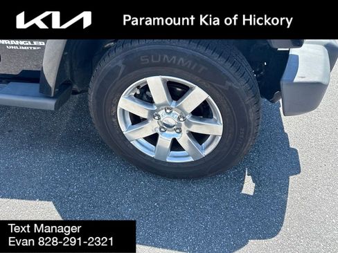 Used 2012 Jeep Wrangler Unlimited Sahara AWD/4WD image 4