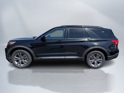Certified 2022 Ford Explorer XLT w/ Equipment Group 202A image 8