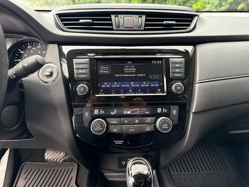Used 2018 Nissan Rogue SV w/ Premium Package AWD/4WD image 19