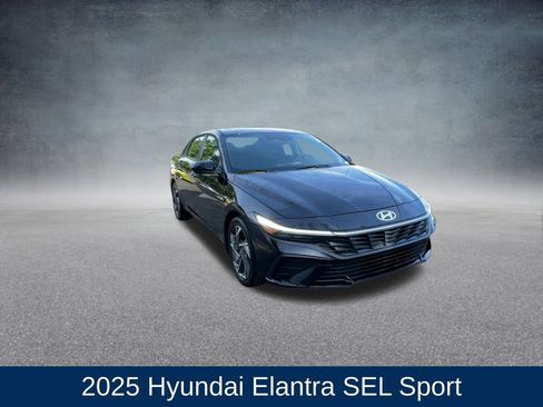 Used 2025 Hyundai Elantra Sport image 3