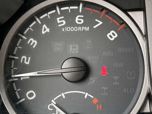 Used 2017 Toyota Tacoma SR5 w/ Tow Package RWD image 33