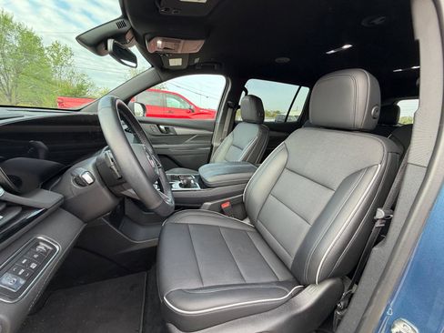Used 2025 Buick Enclave Preferred AWD/4WD image 8