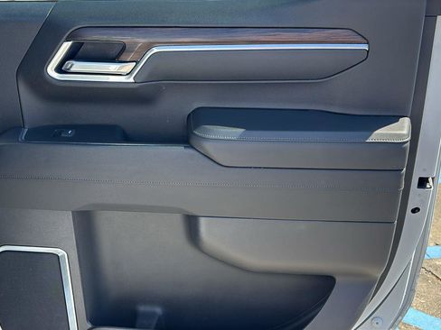 Certified 2025 GMC Sierra 1500 SLT image 19