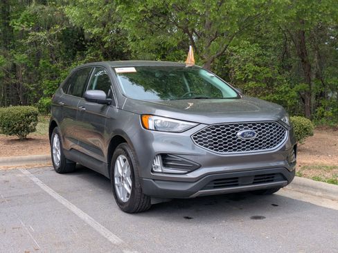 Certified 2023 Ford Edge SEL w/ Convenience Package AWD/4WD image 2