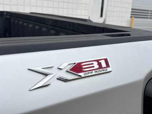 Used 2020 GMC Sierra 1500 SLT w/ X31 Off-Road Package image 31