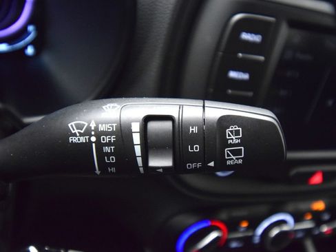 Used 2025 Kia Soul LX w/ LX Technology Package FWD image 33