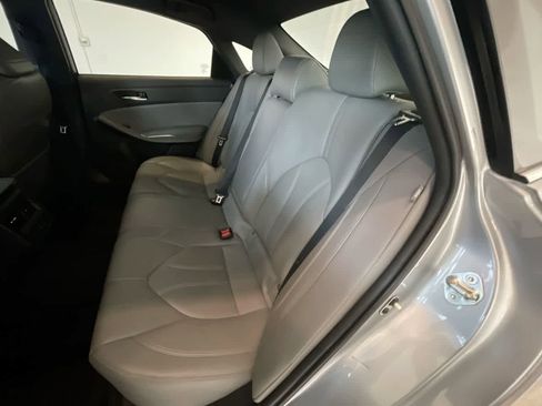 Used 2021 Toyota Avalon XLE image 23