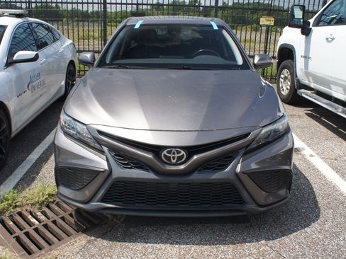 Used 2021 Toyota Camry SE FWD image 2