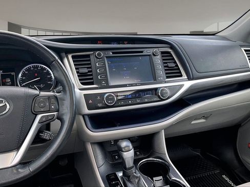 Used 2019 Toyota Highlander Limited Platinum AWD/4WD image 6