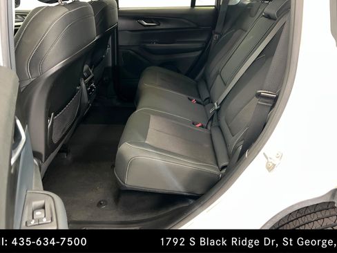 Used 2023 Jeep Grand Cherokee Laredo w/ Luxury Tech Group I image 21