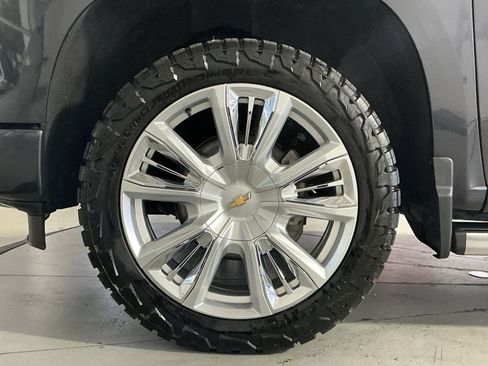 Used 2023 Chevrolet Silverado 1500 High Country w/ High Country Premium Package AWD/4WD image 13