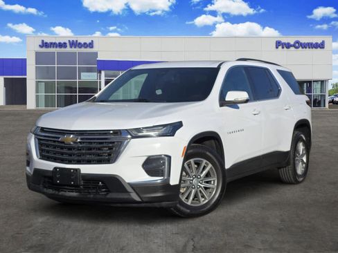 Used 2022 Chevrolet Traverse LT image 1