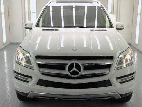 Used 2016 Mercedes-Benz GL 450 4MATIC w/ Premium I Package image 3