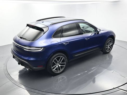 Certified 2025 Porsche Macan AWD/4WD image 40