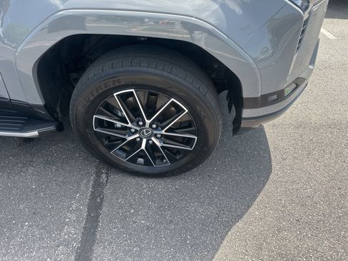 Used 2024 Lexus GX 550 w/ Accessory Package (31) image 10