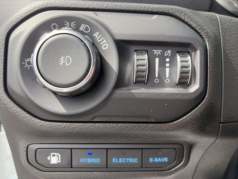 Used 2022 Jeep Wrangler Unlimited Sahara w/ Cold Weather Group image 12