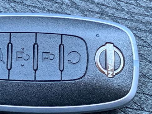 Used 2025 Nissan Rogue SV image 27