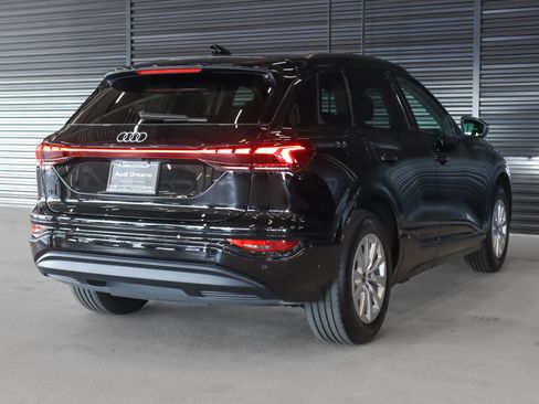 Used 2025 Audi Q6 e-tron Premium image 13
