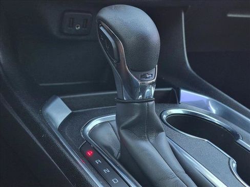 Used 2022 Chevrolet Traverse LS FWD image 15