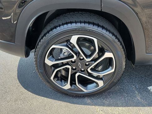 Used 2024 Chevrolet Trax RS w/ Sunroof Package FWD image 7