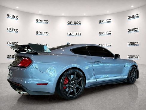 Used 2022 Ford Mustang Shelby GT500 w/ Carbon Fiber Track Pack RWD image 6