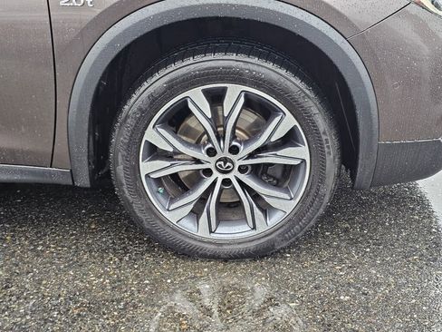 Used 2017 INFINITI QX30 Premium image 9