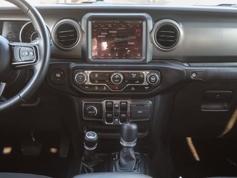 Used 2022 Jeep Gladiator Sport image 14