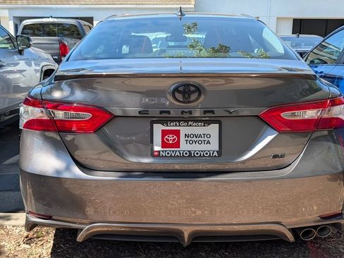 Used 2020 Toyota Camry SE w/ Convenience Package FWD image 3