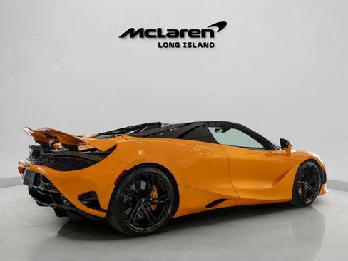 Used 2024 McLaren 750S Spider RWD image 8