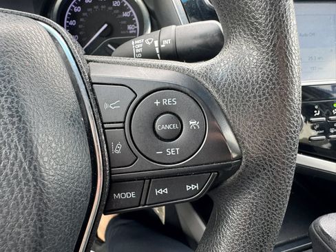 Used 2018 Toyota Camry LE FWD image 22