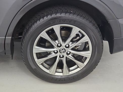Used 2018 Toyota RAV4 Limited FWD image 33