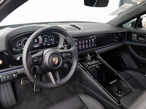 New 2025 Porsche Panamera 4 image 4