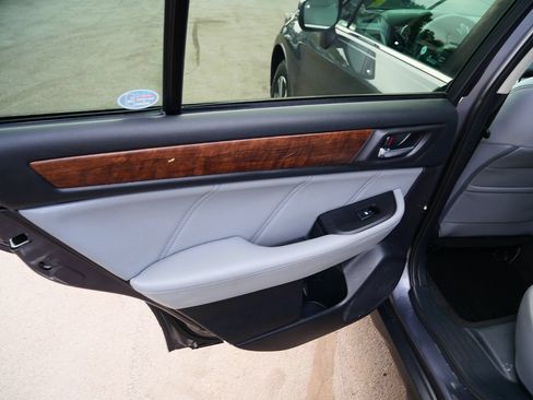 Used 2018 Subaru Outback 2.5i Limited AWD/4WD image 18