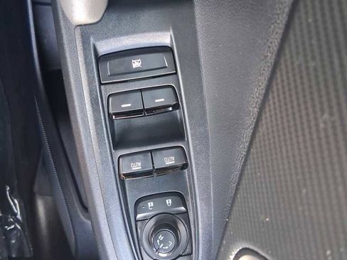 Certified 2025 Subaru Crosstrek 2.0i image 18