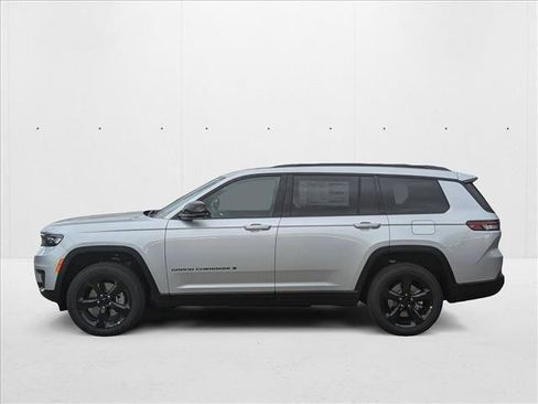 New 2025 Jeep Grand Cherokee L Altitude image 5