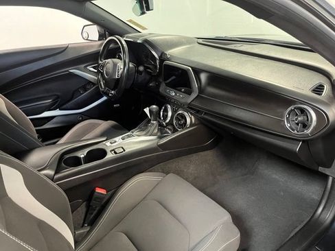 Used 2019 Chevrolet Camaro LT w/ Technology Package RWD image 11