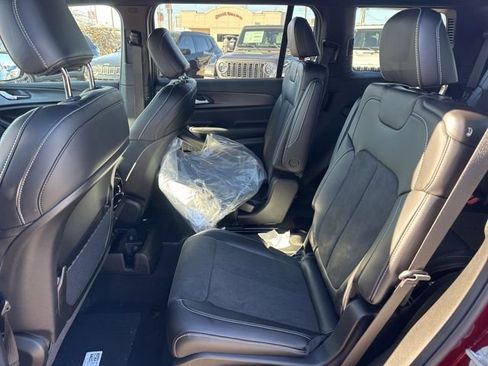 New 2025 Jeep Grand Cherokee L Laredo image 13