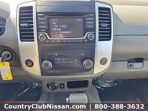Used 2018 Nissan Frontier SV image 12