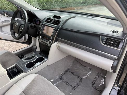Used 2012 Toyota Camry XLE w/ Leather Pkg FWD image 30
