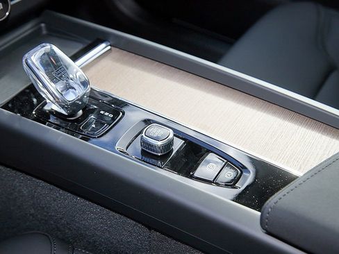 New 2026 Volvo XC60 B5 Plus w/ Climate Package image 17