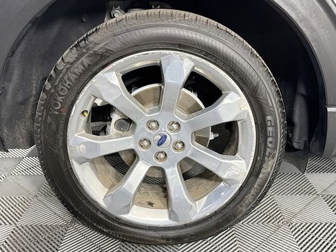 Used 2020 Ford Explorer Platinum w/ Premium Technology Package image 32