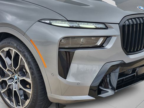Used 2025 BMW X7 M60i AWD/4WD image 30