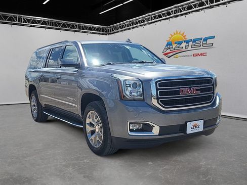 Used 2020 GMC Yukon XL SLT w/ Open Road Package RWD image 3